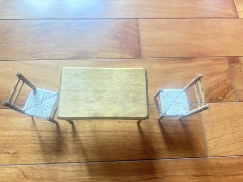 Maison poupée table et - poupée,