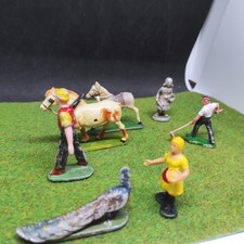 Quiralu et Starlux fermier, fermière animaux de ferme  PAON décors , diorama