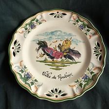 ASSIETTE EN FAIENCE DE DESVRES TRADITION COMBAT DE COQS EN FLANDRE REMY COGGHE
