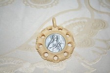belle médaille de berceau, Sainte Thérèse métal et galalithe ?