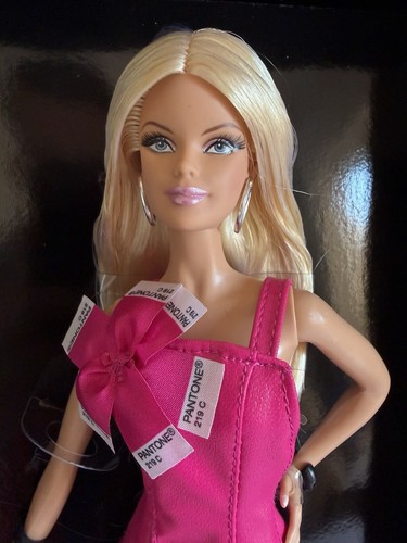 Barbie pantone nrfb mattel - pantone,