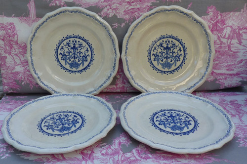Quatre asssiettes plates - asssiettes,