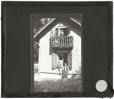 Maison de campagne, personnages, photo plaque de verre, positif 8,5x10 cm