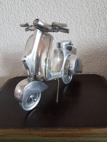 Vintage aluminiume vespa - vintage, en