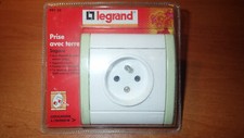 Legrand SAGANE Vert Anis - Prise de courant 2P+T complète 85640 - 99150 