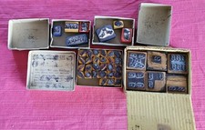 ANCIENNE BOITE AVEC TAMPONS ENCREUR  SUR BOIS,3  POUR COMPTER, 1 AUTRE THEMES