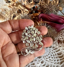 Broche florale cristal
