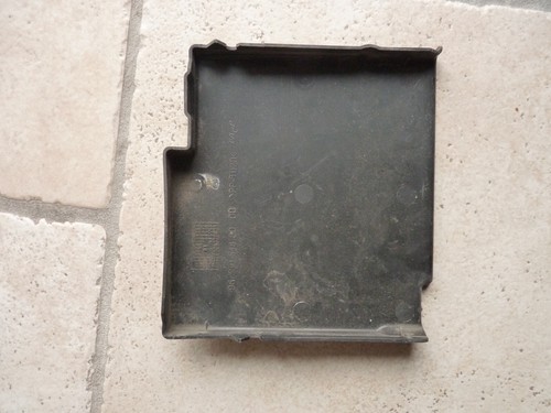 Couvercle boite fusibles - couvercle,