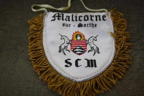 Ancien petit fanion - **, j.s