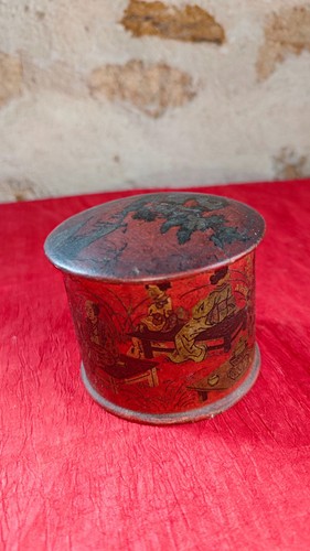 Boîte ancienne cylindrique