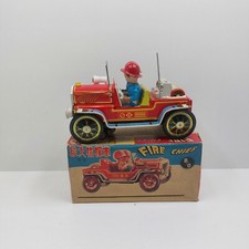 Jouet en tole ancien Fire chief voiture pompier à piles boite d'origine