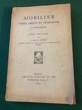 RELIGION/ MOBILIER VASES