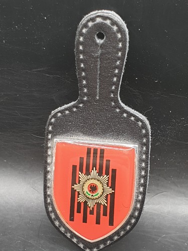 Pendentif poitrine insigne - , de