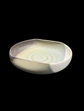 Assiette Grès Céramique Gris Estampe Lotus Ancien Vintage France Faïence Blanc