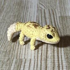 Leopard gecko figure