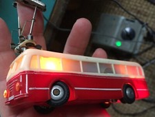 trolley bus HO rouge crème 2