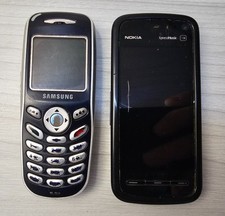 2 anciens téléphones