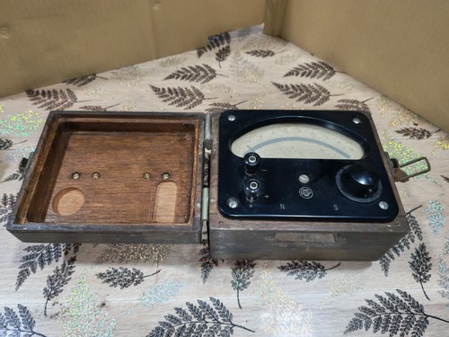 Voltmetre aoip ww2 caisse - voltmetre,