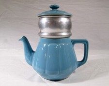Cafetière ancienne en faïence bleu turquoise