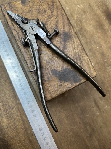 Pince avoyer outils anciens - à,