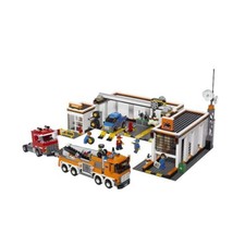 LEGO CITY 7642 - GARAGE - WITH INSTRUCTIONS (NO BOX)