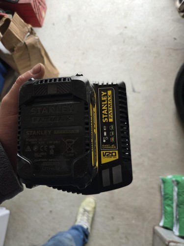 Batterie chargeur fatmax - +,