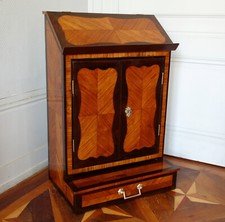 Meuble de rangement en marqueterie - époque Louis XV