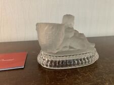 Porte allumettes jeune fille adossée en cristal de Baccarat