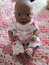 Poupée nouveau né  BAYER  noire  sexuée fille  40cm