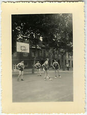 PHOTO ANCIENNE - SPORT ÉQUIPE BASKET SHORT GAY PANIER - TEAM - Vintage Snapshot