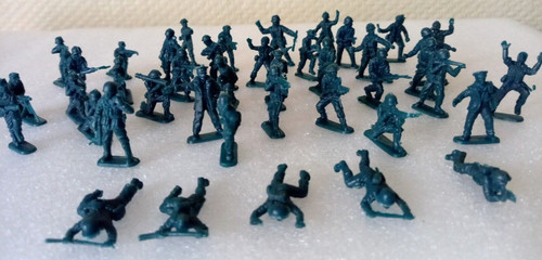 Lot figurines 72e made - 40,