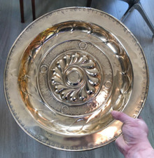 Ancien plat offrande ombilic