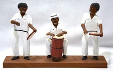 Musiciens percussion artisanal local Porto Rico Tomas Collazo