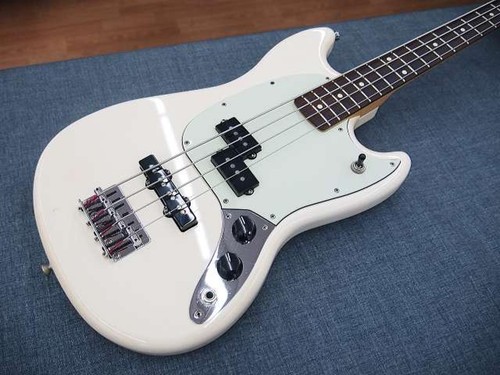 Guitare basse électrique