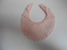 bavoir rond très ancien