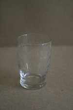Verre gobelet ancien ciselé -