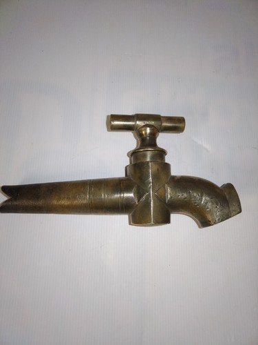 Ancien robinet laiton - , cuve