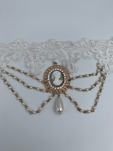 Collier fantaisie tissu brode - fantaisie,
