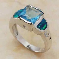 Très belle bague plaquée or blanc, aigue-marine, opale et feu bleu et zircons