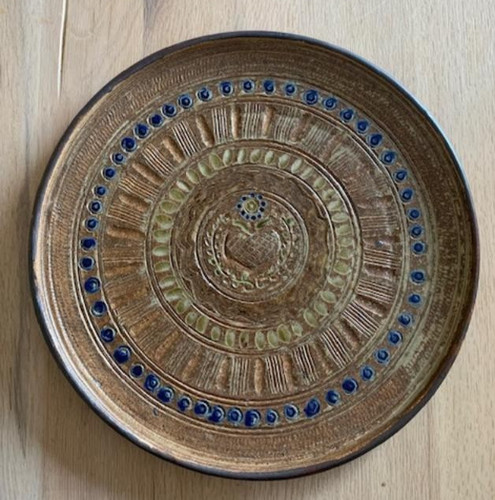Plat grès pyrité signé - en,