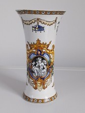 Ancien Vase en Porcelaine  à identifier .