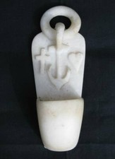 Ancien bénitier pierre dure albâtre ou autre croix coeur ancre de marine