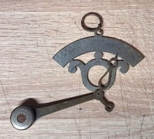 ANCIENNE  PETITE BALANCE A CONTREPOIDS PÈSE LETTRE NARCISSE BRIAIS