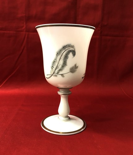 Grand verre pied - verre, opaline