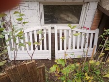 portail d'entrée de   propriété en bois blanc,, longueur 3, 10m