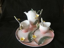 ENSEMBLE A THE - 1 THEIERE - 2 TASSES  SOUS TASSES ET CUILLERES  ASSORTIES