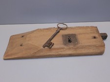 -ANCIENNE SERRURE BOIS avec SA CLE pour PORTE de GRANGE ou PORTAIL ou AUTRE  D