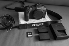 Canon EOS RP 26,2 Mpix ,plein format , video 4K + accessoires : ETAT DU NEUF
