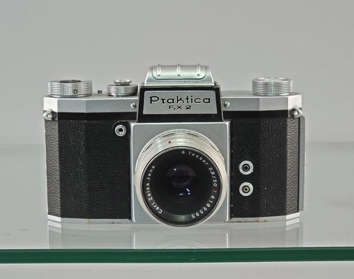Praktica avec objectif - f.x,