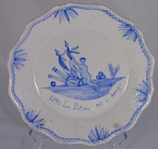 La Rochelle? - Assiette patronymique en faïence.  XVIIIe s?